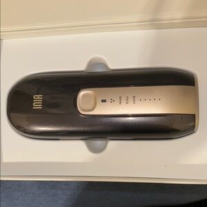 INIA Black and Gold Device